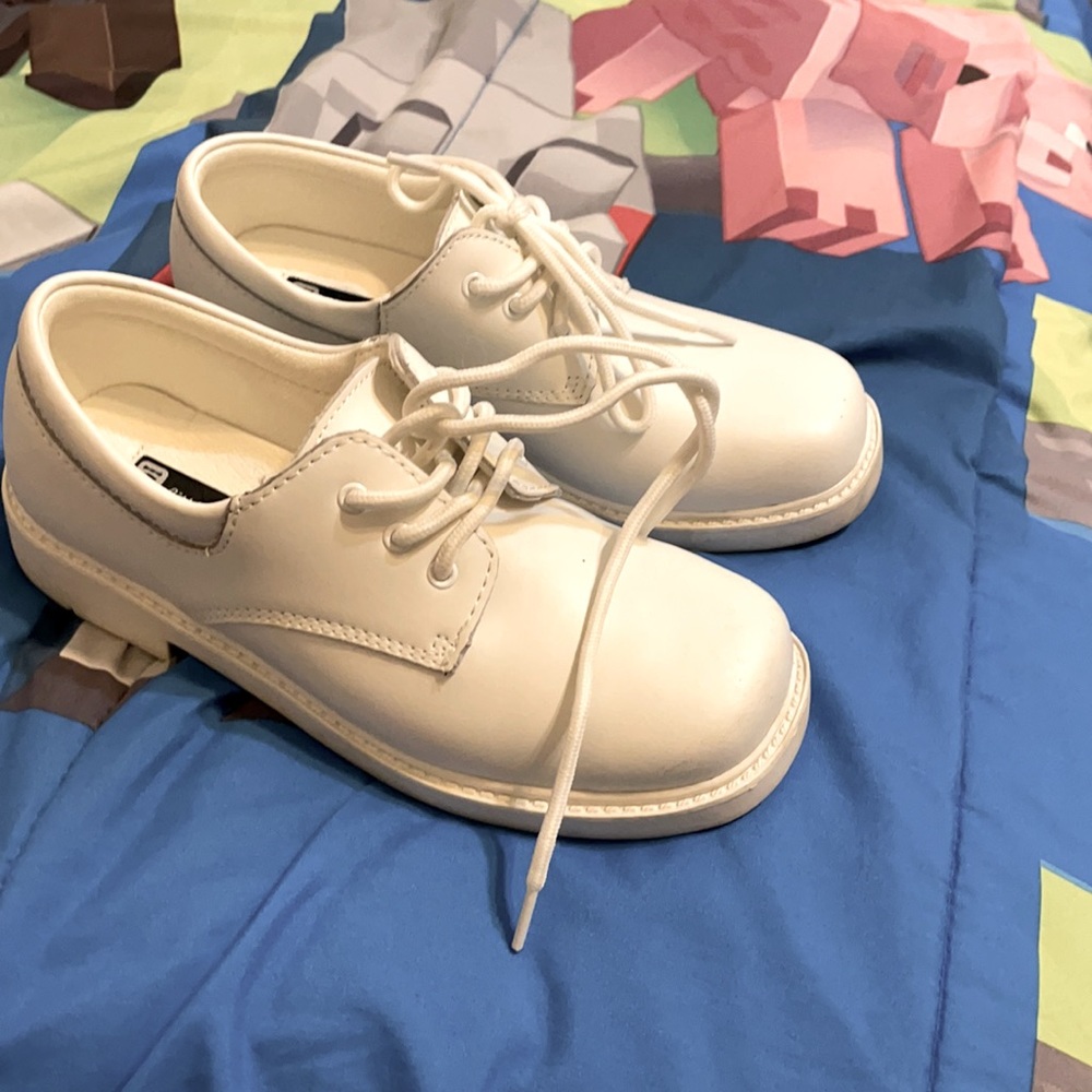 Little Gents, boys white shoes.